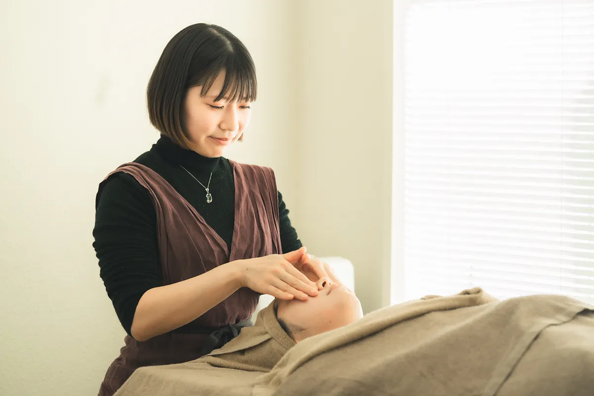 施術をしている様子